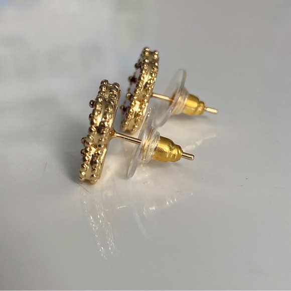 RED CLOVER SHAPED WITH GOLD STUD EARRINGS GREAT QUALITY. - Picture 6 of 8